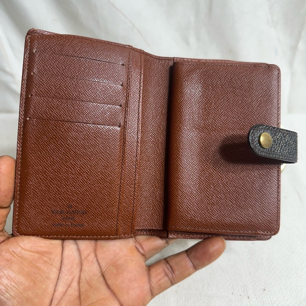 Louis Vuitton Wallet - Picture 7 of 11